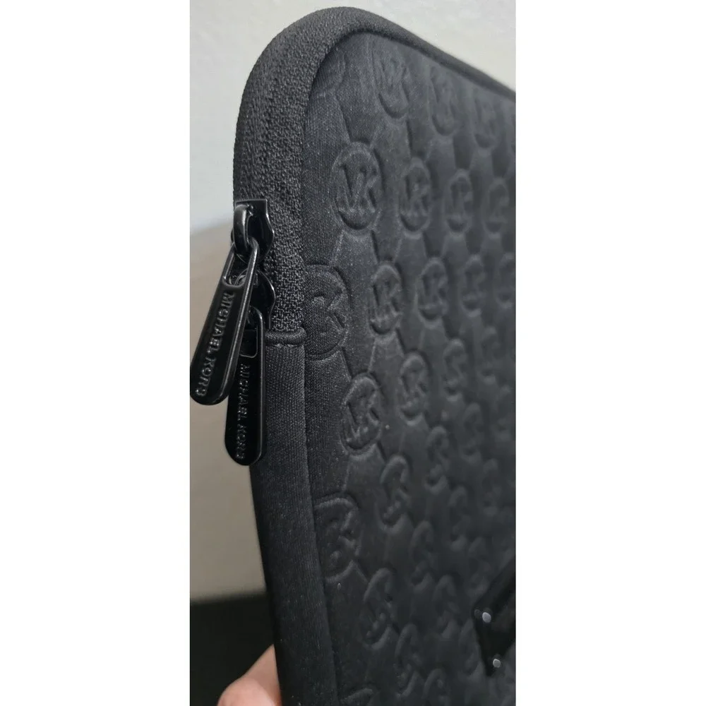 MICHAEL KORS Embossed Logo Black Ipad Tablet Sleeve Kindle Case Cover MK EUC